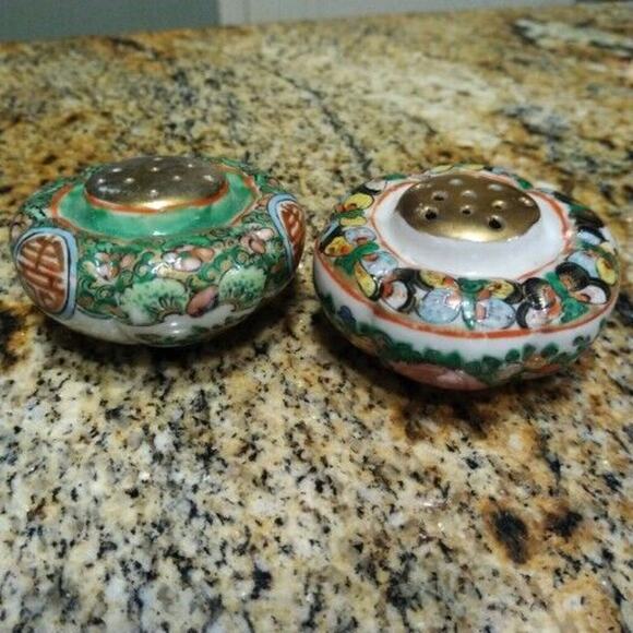 19th Century Chinoiserie Gold Top Salt and Pepper Shakers - Picture 1 of 9